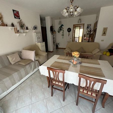 Bellissima Stanza Con Parcheggio Gratuito Apartman Cinquale Kültér fotó