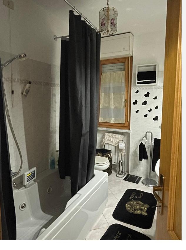 Bellissima Stanza Con Parcheggio Gratuito Apartman Cinquale Kültér fotó